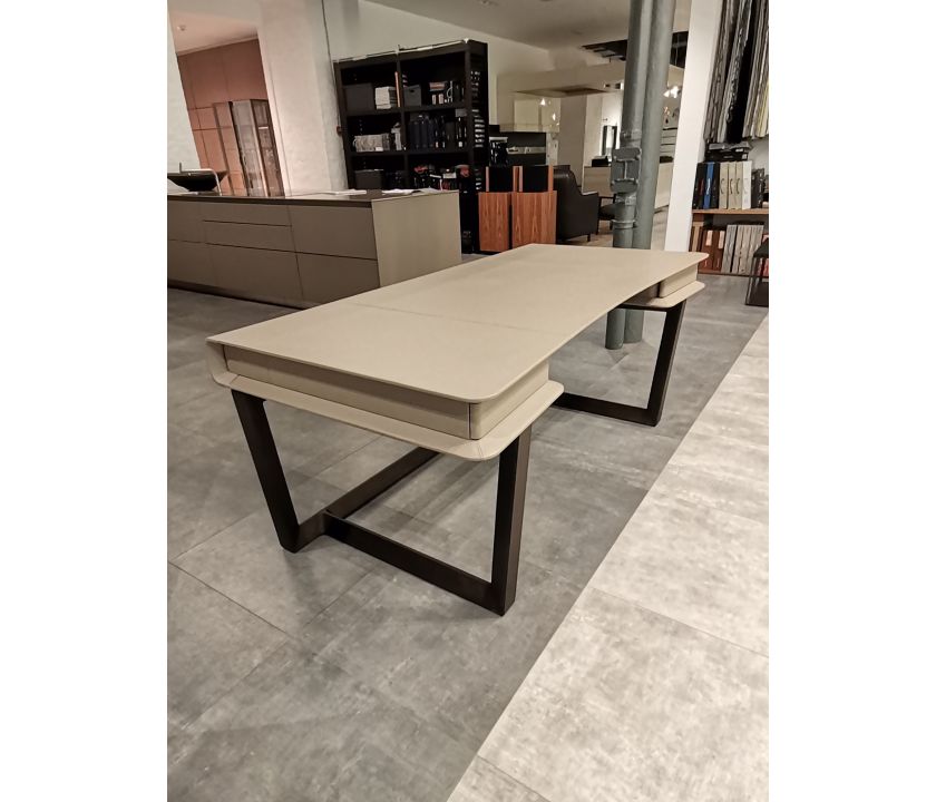 Poltrona Frau Стол рабочий Peek-a-Book