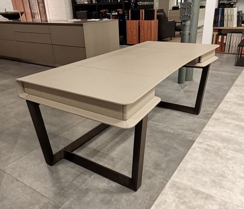 Poltrona Frau Стол рабочий Peek-a-Book