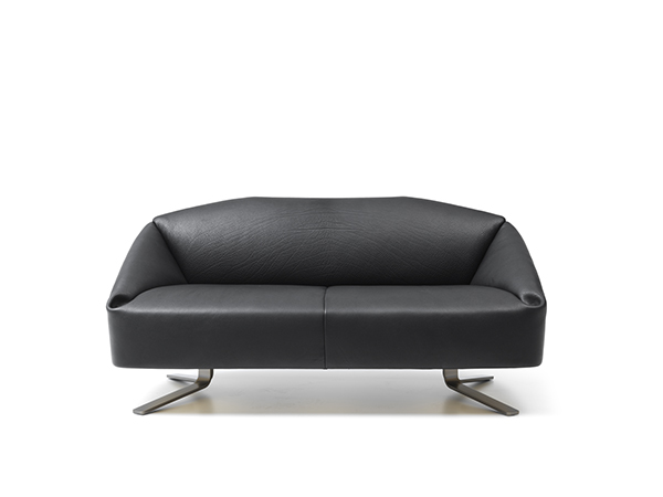 Технологи фабрики De Sede: DS-373 - кресло обтянутое цельным куском кожи.